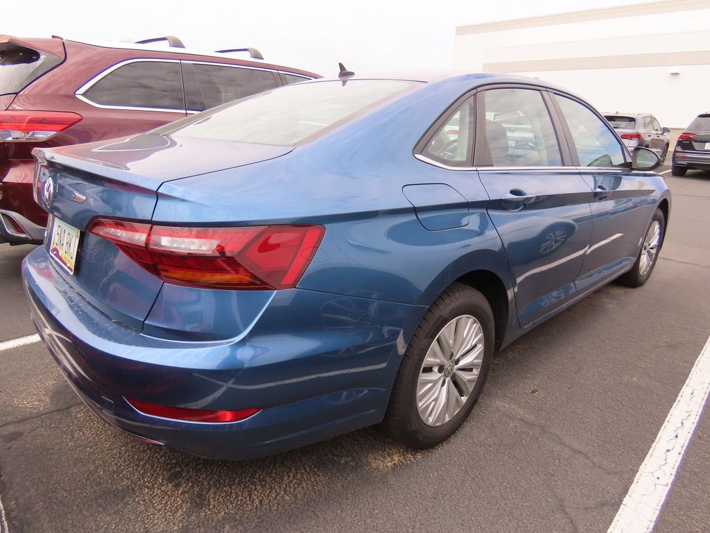Thumbnail: 2019 Volkswagen Jetta - 4