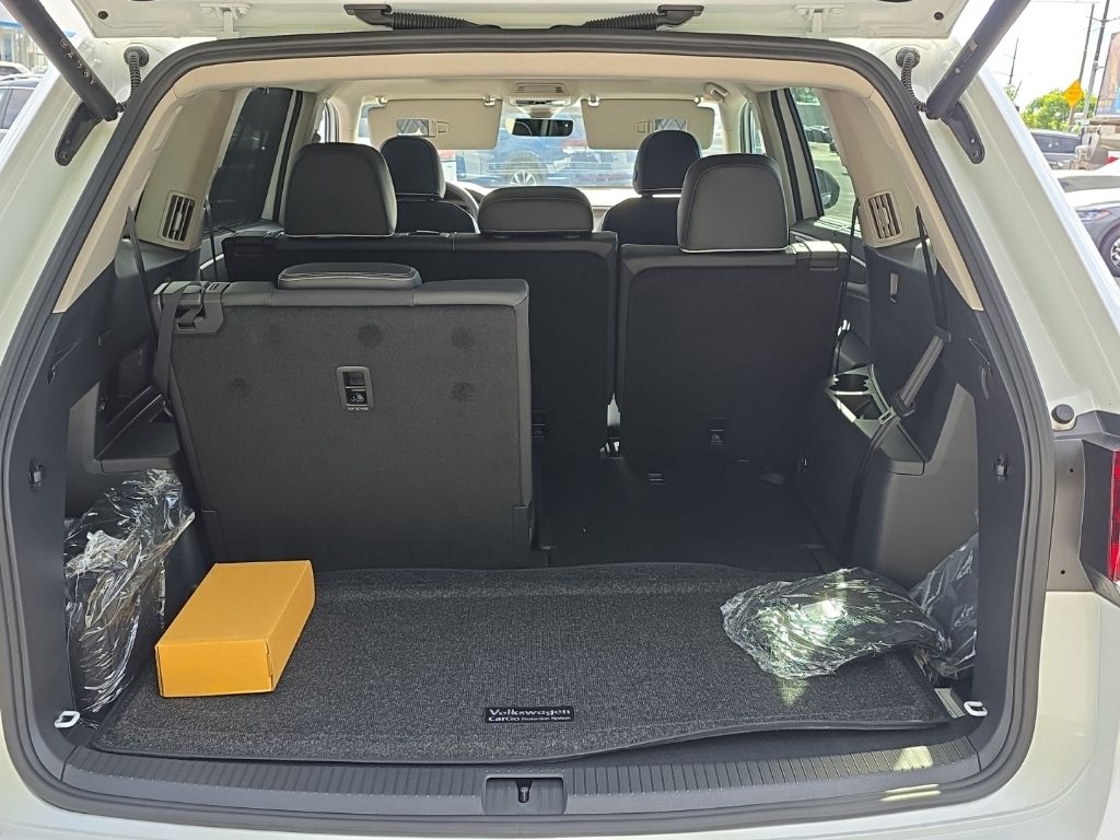 2026 Volkswagen Atlas 2.0T SEL Premium R-Line White/off-white at Auto Express Mitsubishi