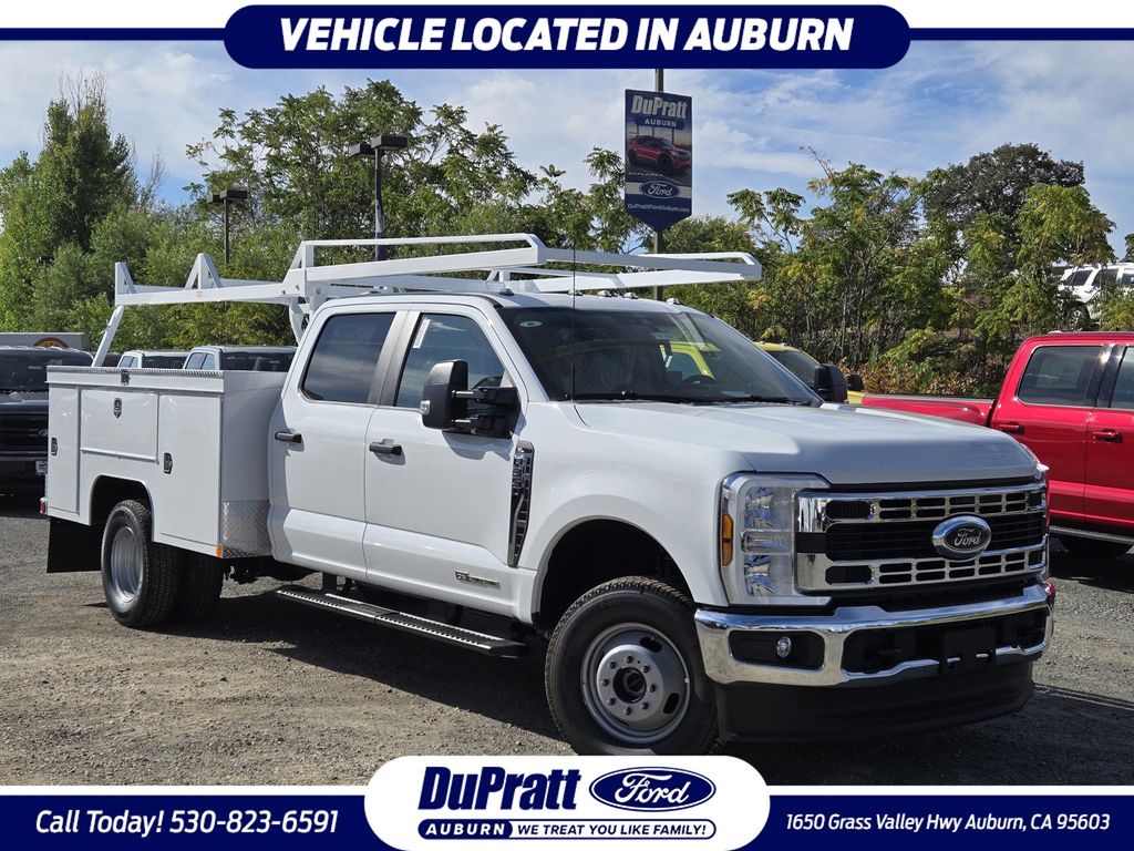 Oxford White 2026 Ford F-350 Super Duty Chassis Pickup Truck Four-Wheel Drive Automatic