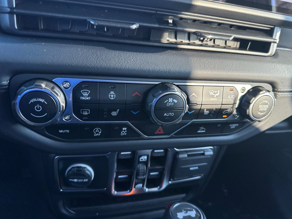 2025 Jeep Wrangler 4-Door Sahara - Photo 20