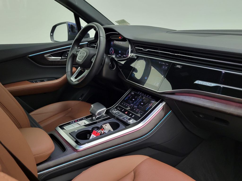 Thumbnail: 2021 Audi Q7 - 16