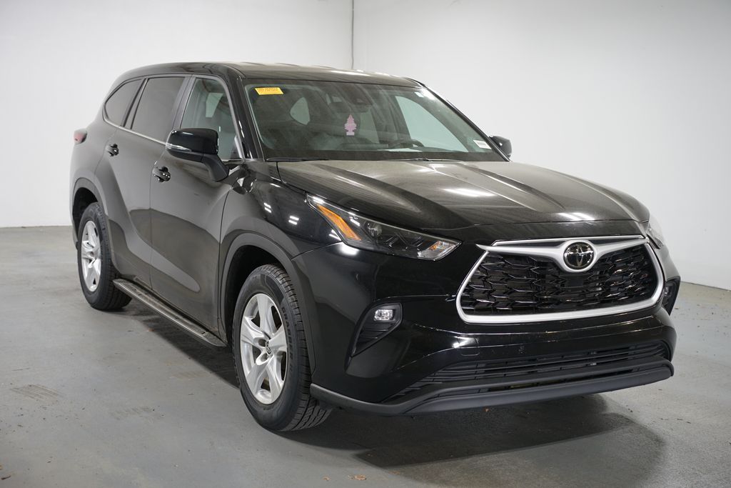 Thumbnail: 2024 Toyota Highlander - 3