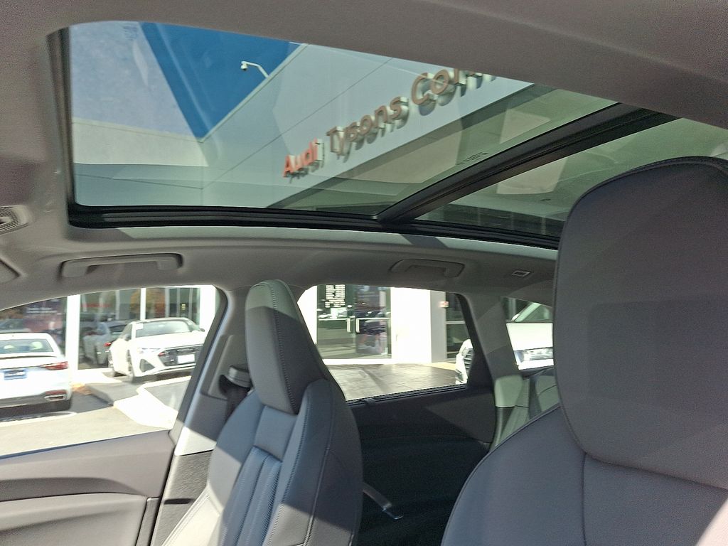 Thumbnail: 2025 Audi Q5 - 11