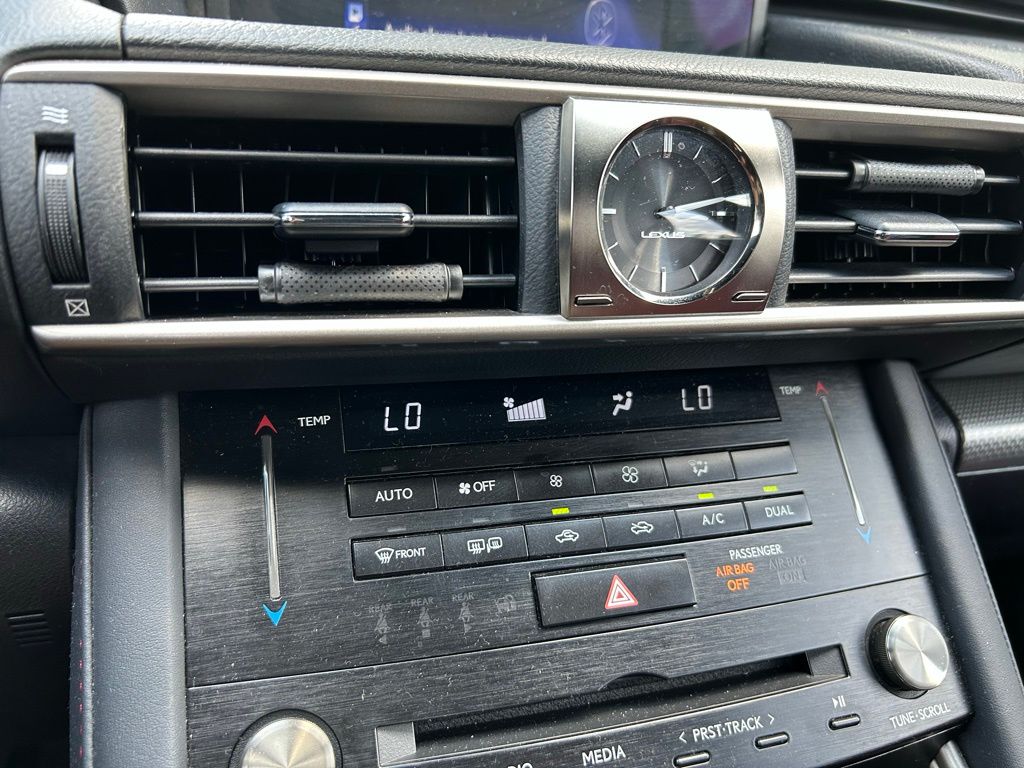 Thumbnail: 2018 Lexus IS - 19