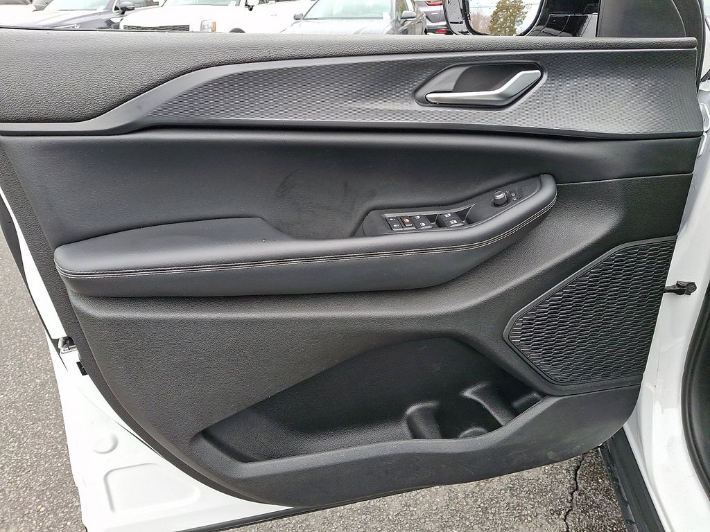 Thumbnail: 2023 Jeep Grand Cherokee - 13