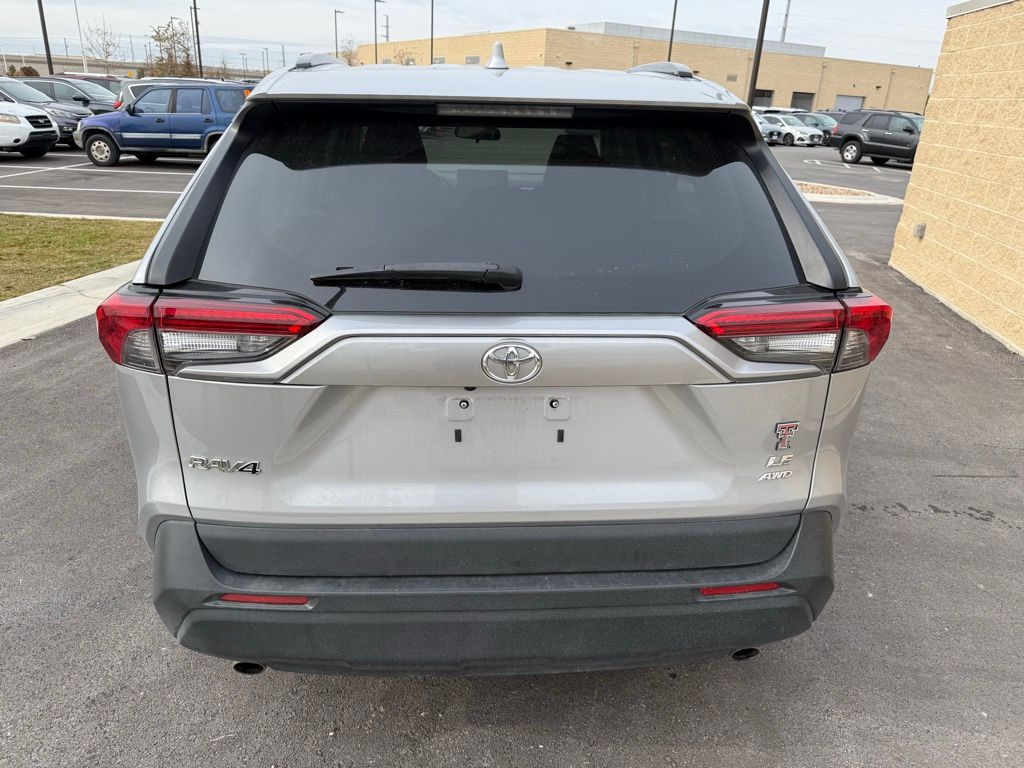 Thumbnail: 2021 Toyota RAV4 - 5