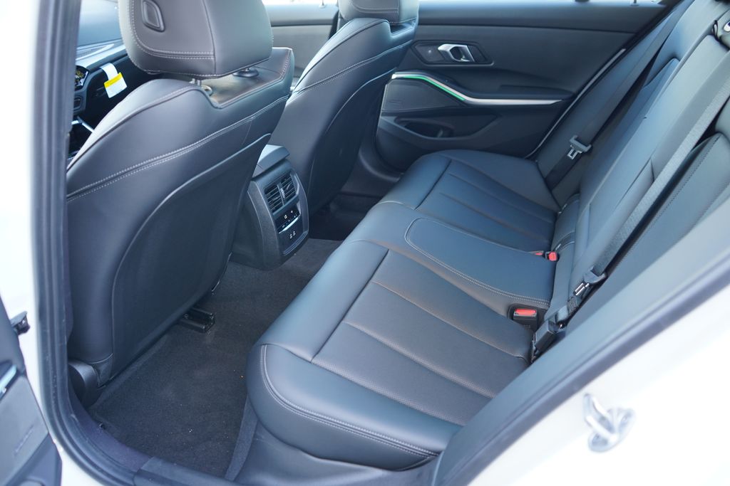 Thumbnail: 2026 BMW 3 Series - 20