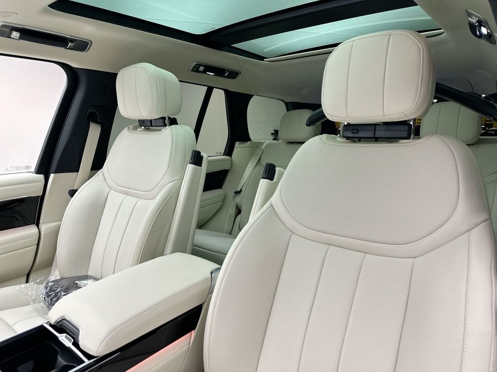 Thumbnail: 2026 Land Rover Range Rover - 10