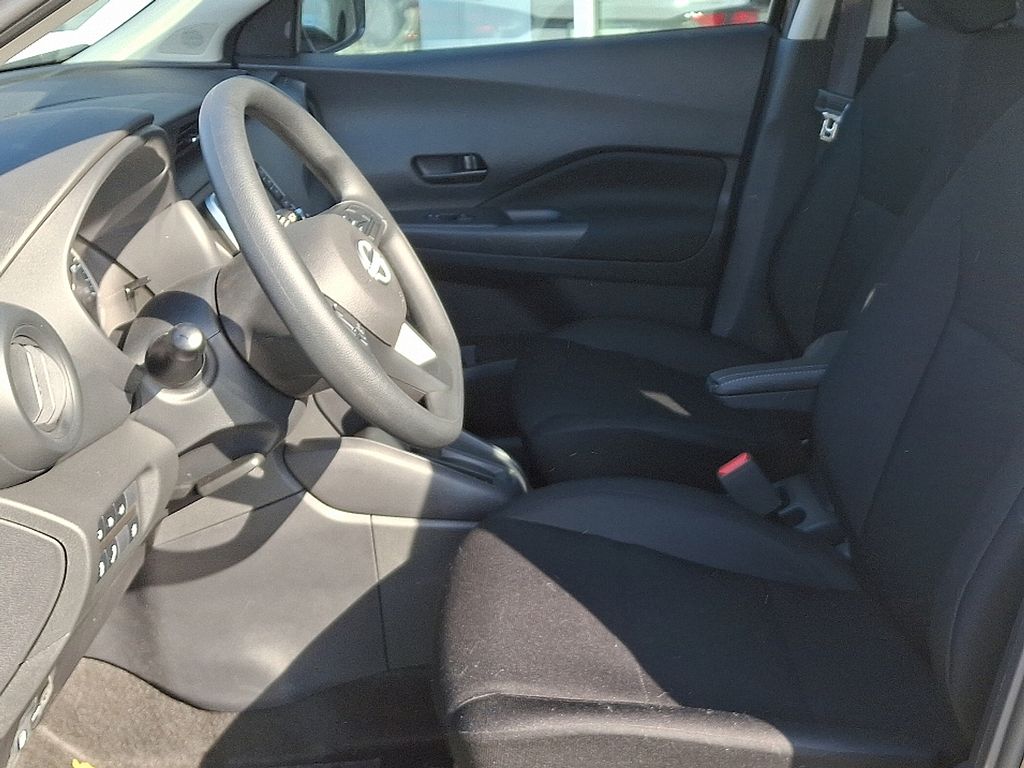 2025 Nissan Kicks S 7