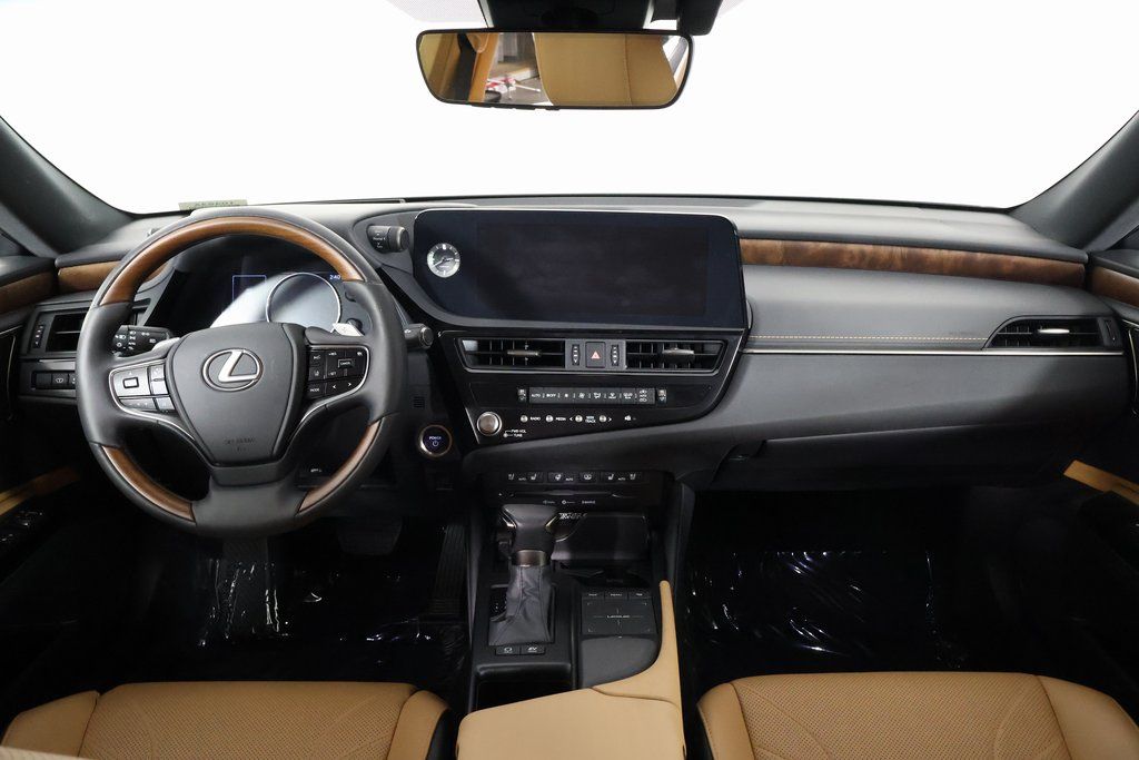 Thumbnail: 2022 Lexus ES - 9