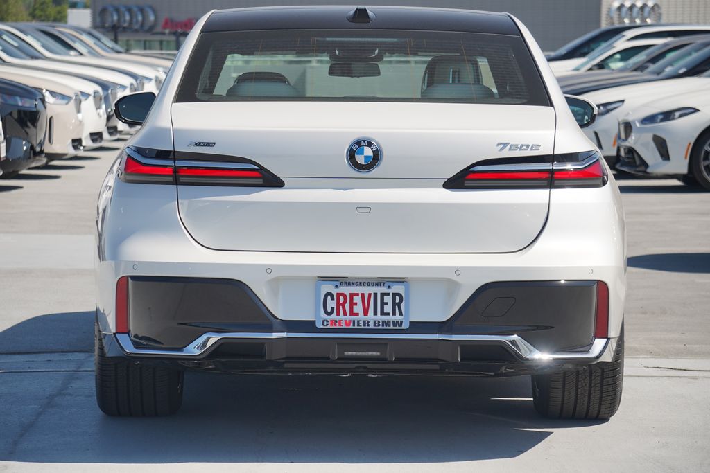 Thumbnail: 2025 BMW 7 Series - 7