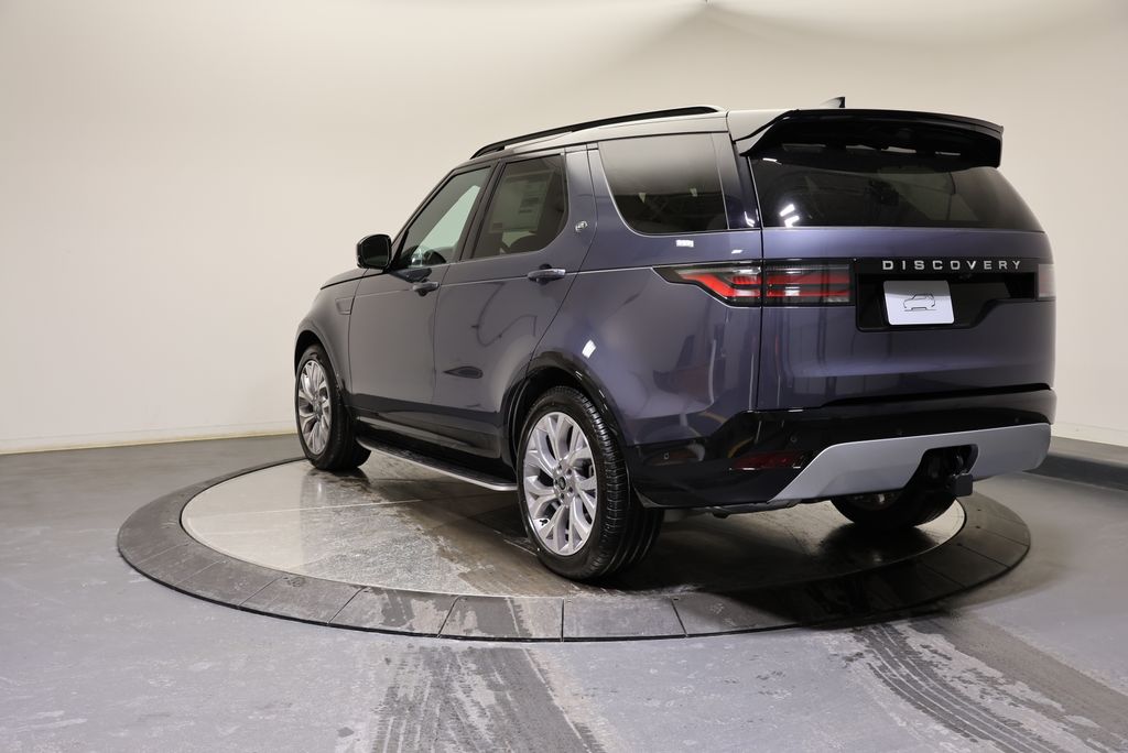 Thumbnail: 2026 Land Rover Discovery - 3
