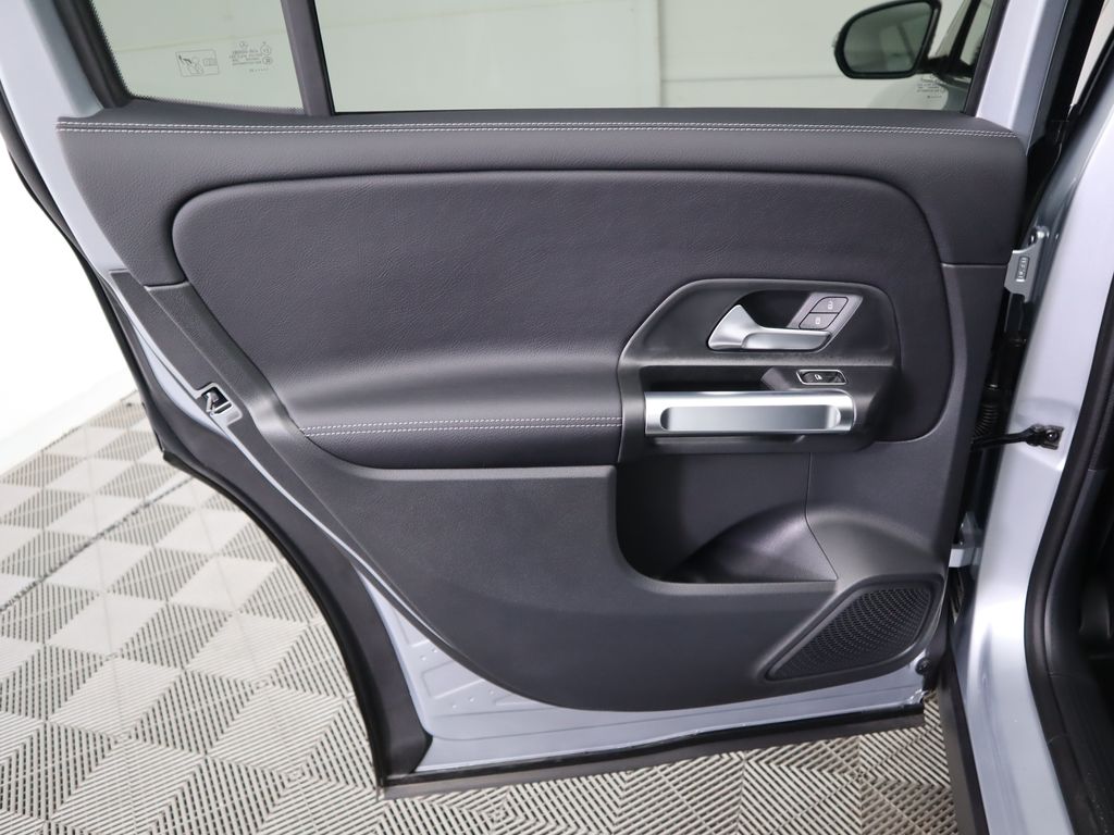 2025 Mercedes-Benz GLB 250 26