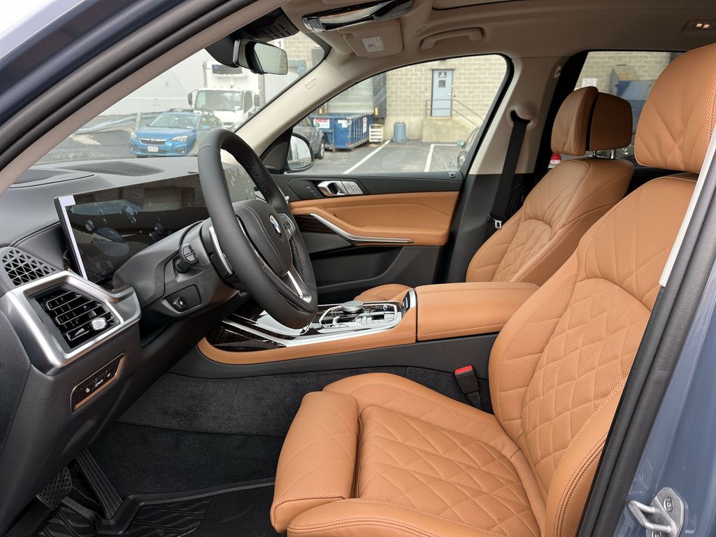 Thumbnail: 2026 BMW X7 - 11