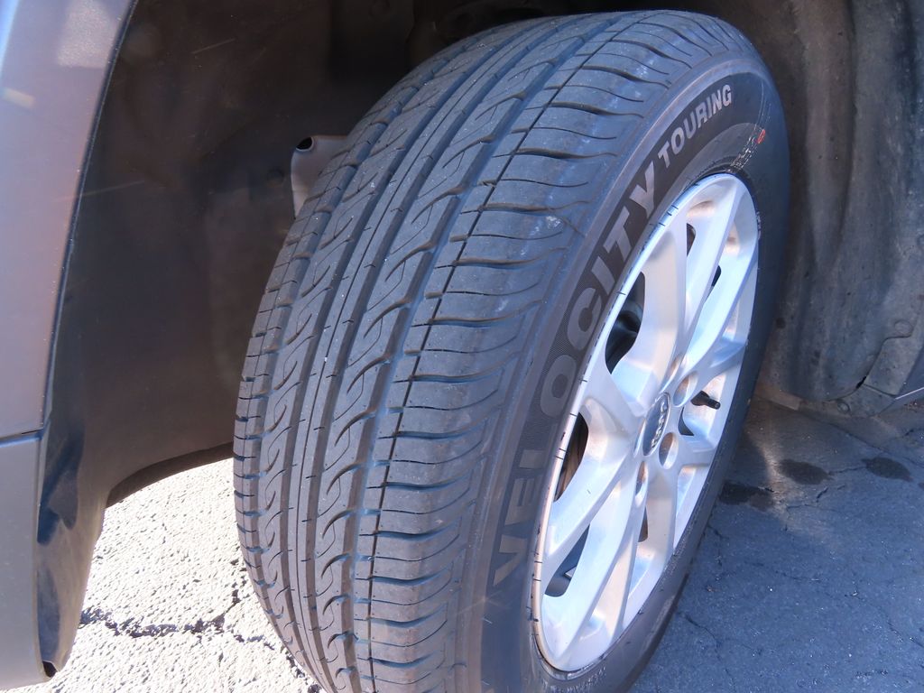 Thumbnail: 2018 Jeep Cherokee - 14