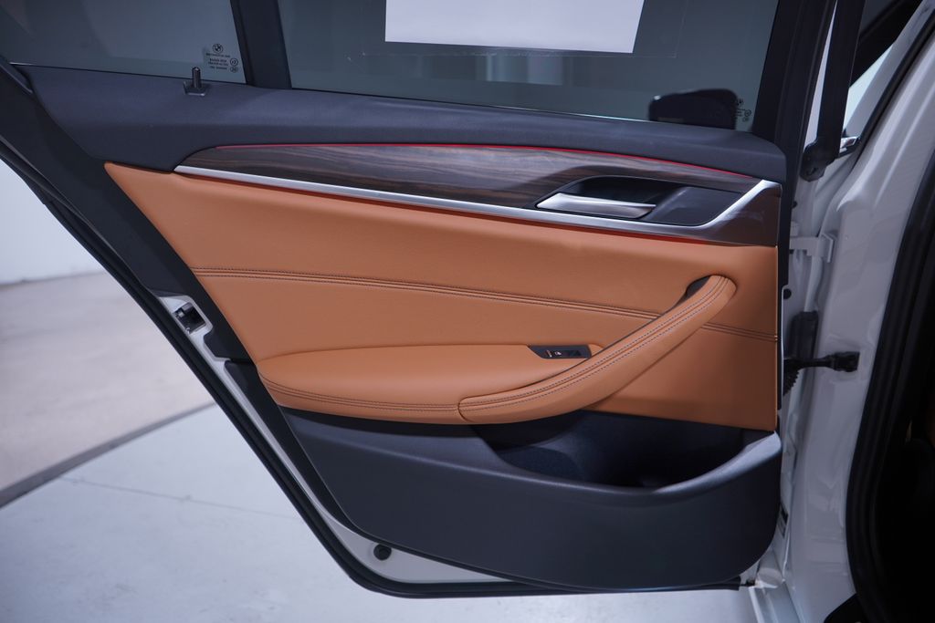 Thumbnail: 2023 BMW 5 Series - 14