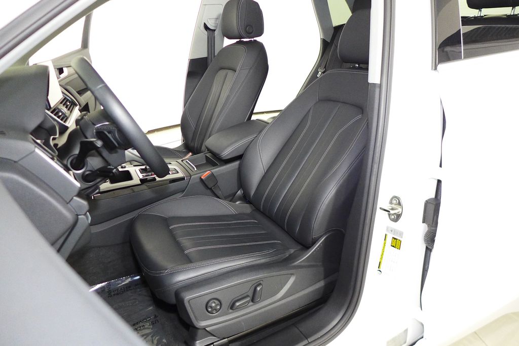 Thumbnail: 2022 Audi Q5 - 22