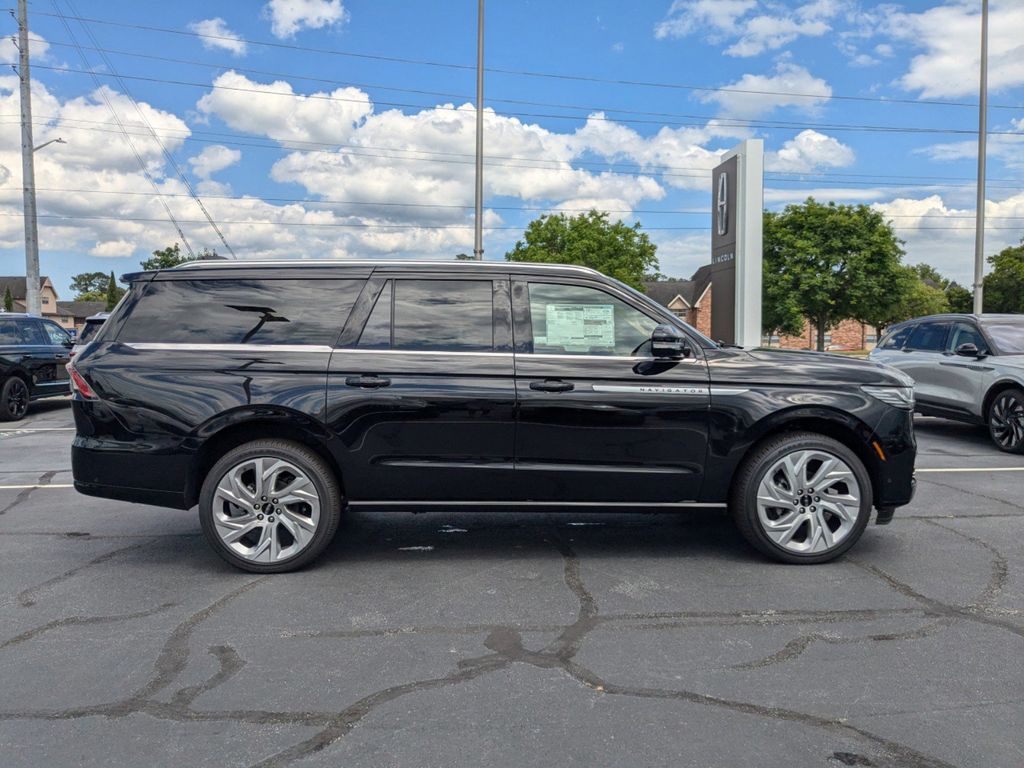 2025 Lincoln Navigator L Reserve