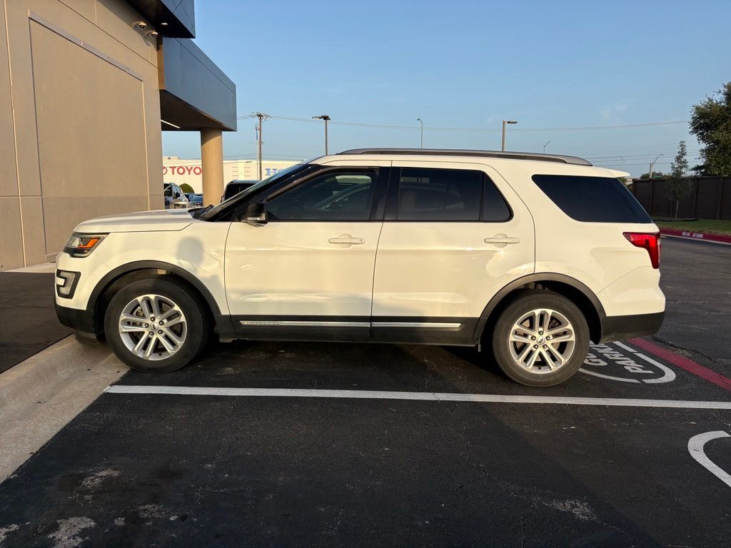 Thumbnail: 2017 Ford Explorer - 3