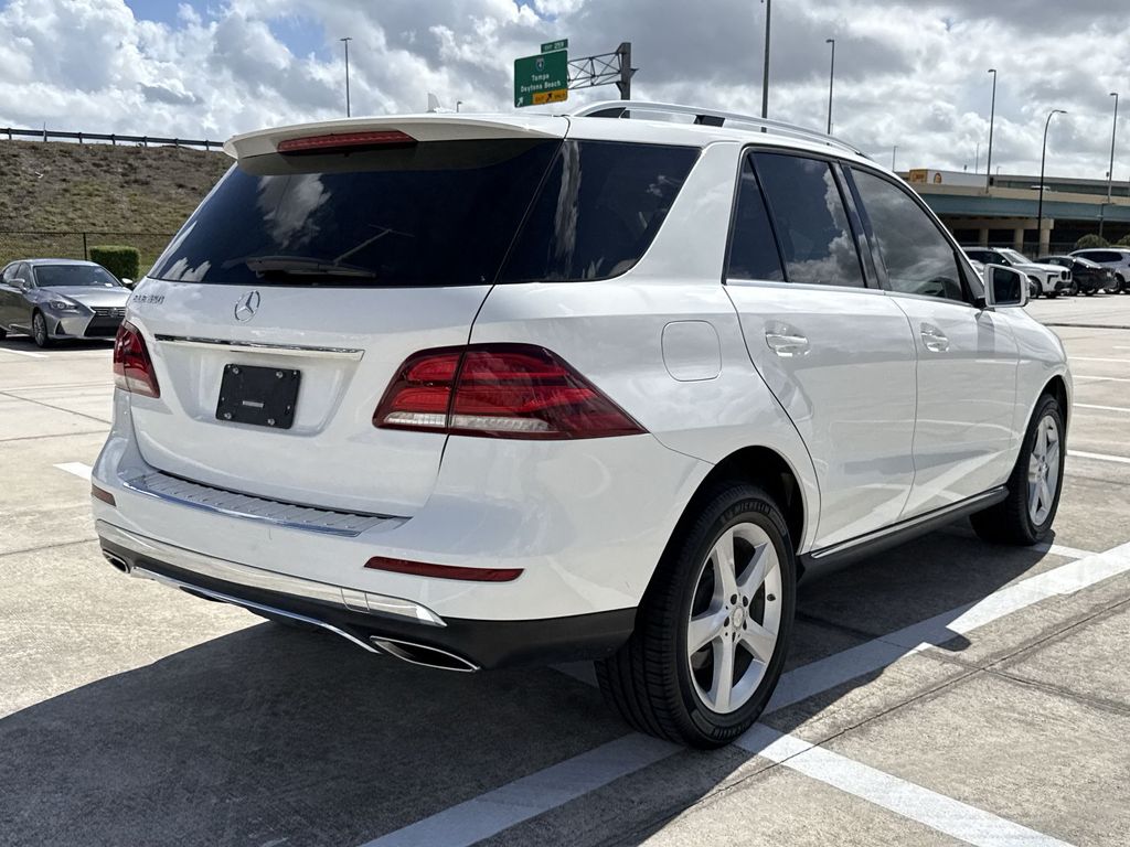 Thumbnail: 2017 Mercedes-Benz GLE - 11