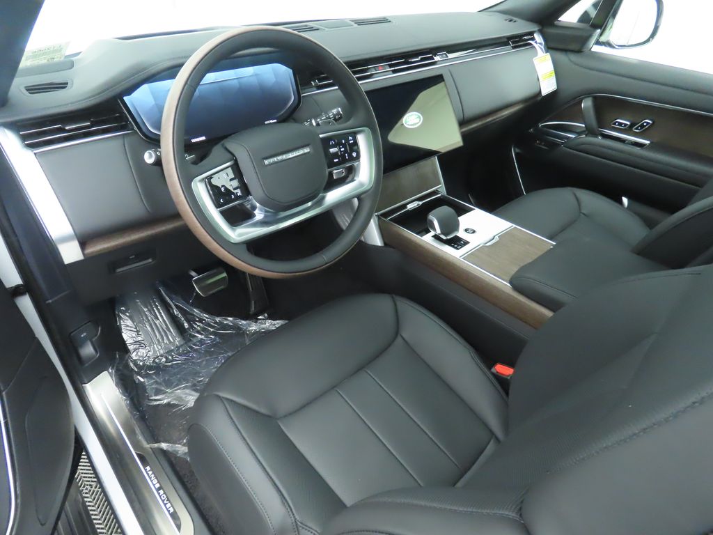 2025 Land Rover Range Rover SE 10