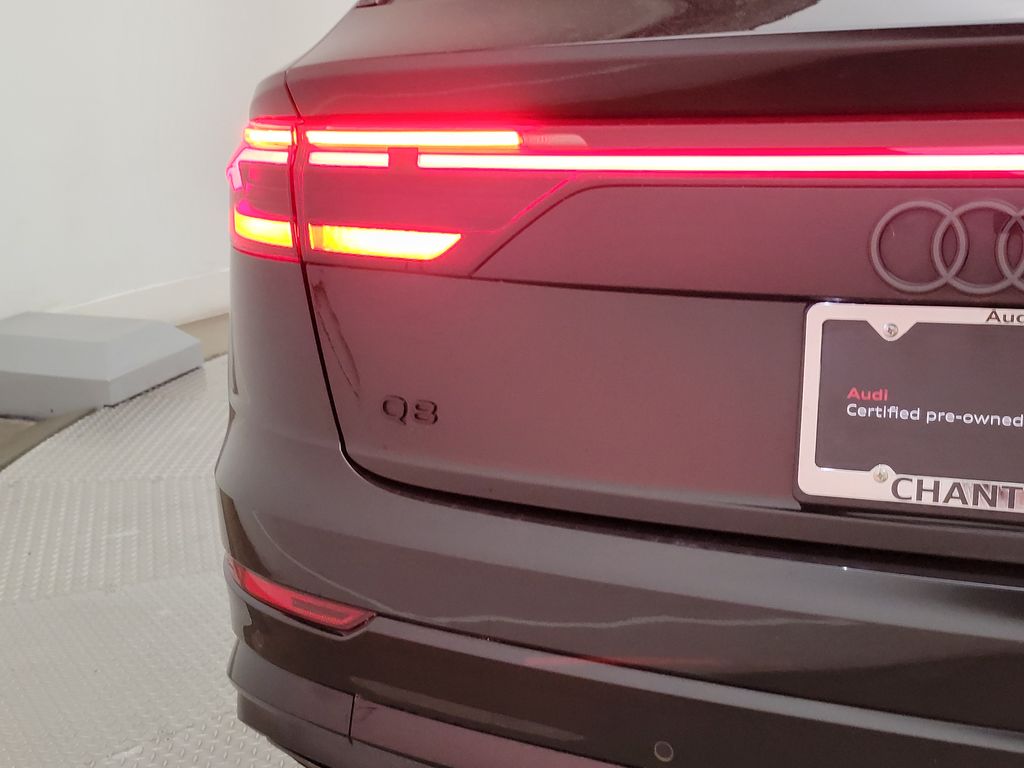 Thumbnail: 2026 Audi Q8 - 8