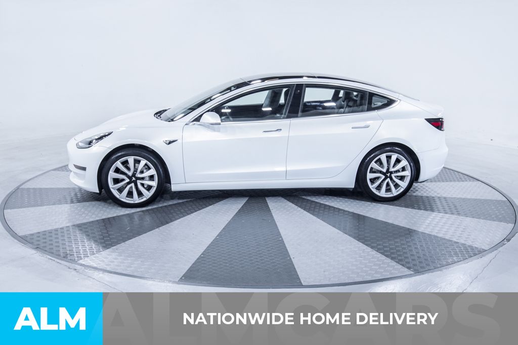 Used 2018  Tesla Long Range image 5