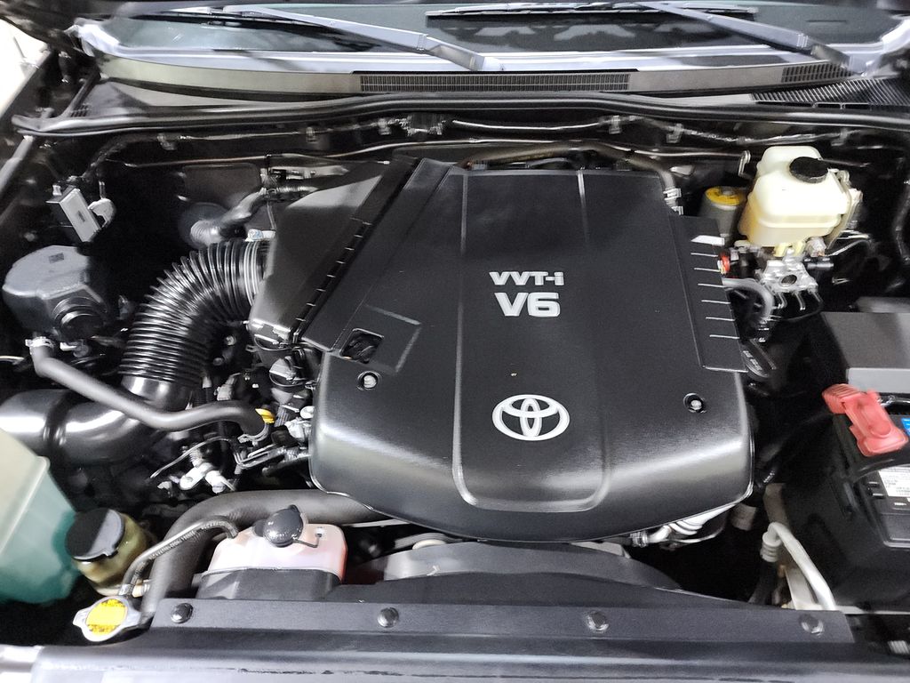 2014 Toyota Tacoma V6 photo