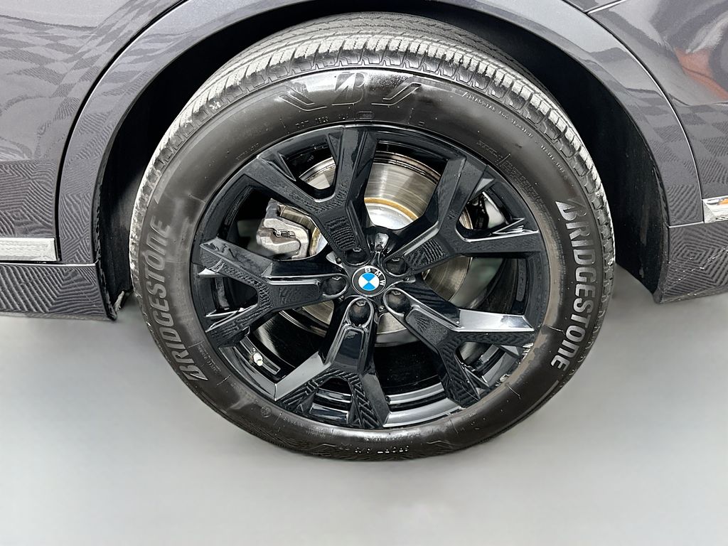 2022 BMW X7 xDrive40i 32