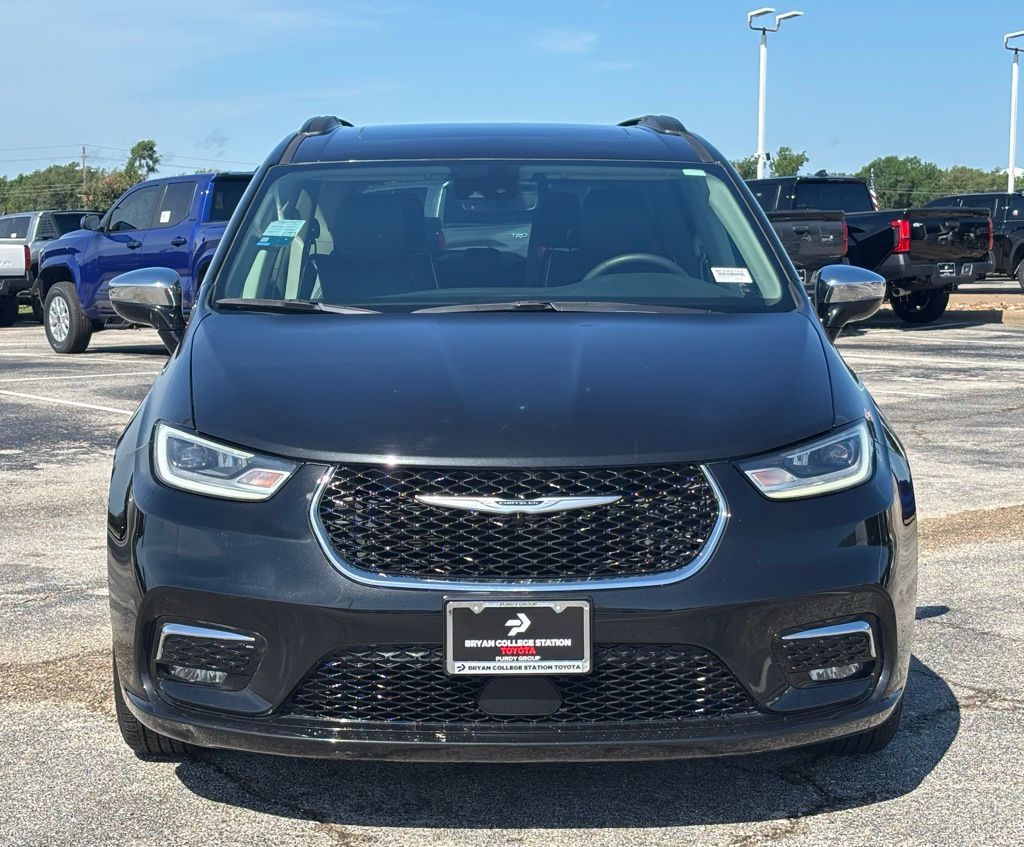 2023 Chrysler Pacifica Limited photo