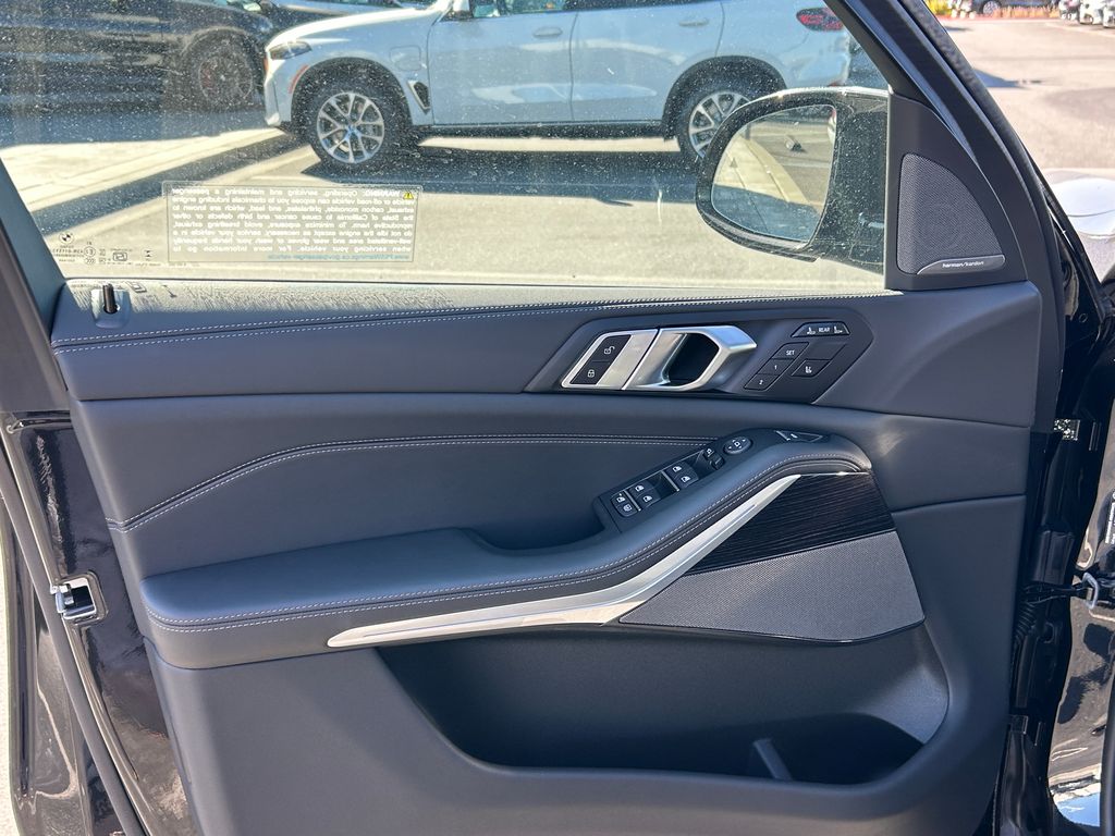 Thumbnail: 2026 BMW X7 - 11