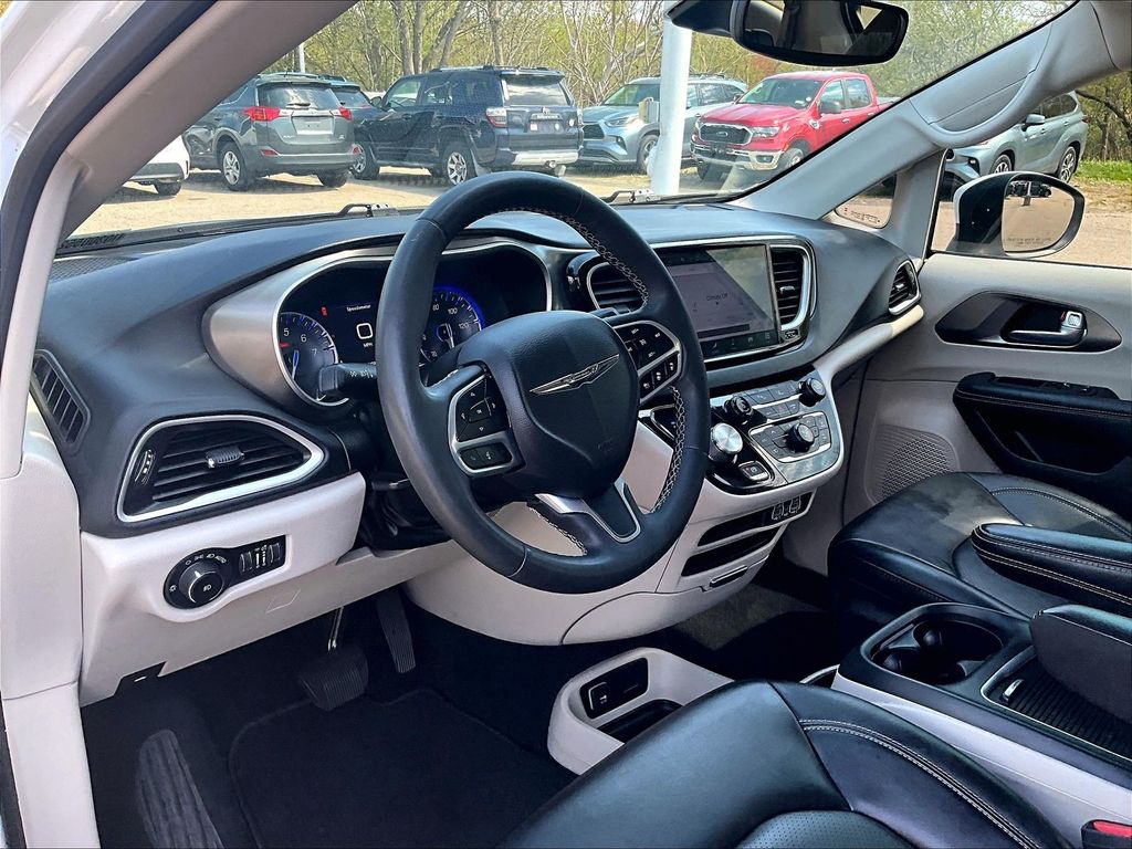 2023 Chrysler Pacifica — photo 8