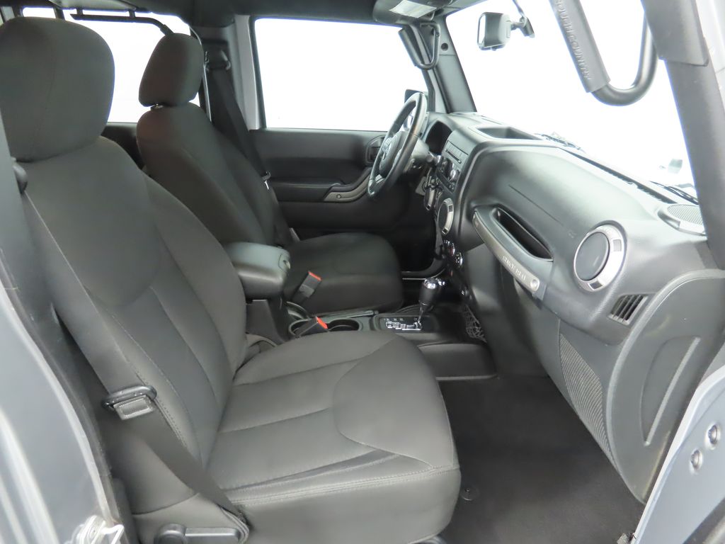 2015 Jeep Wrangler Unlimited Sport 19