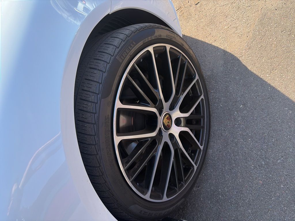 Thumbnail: 2022 Porsche Panamera - 10