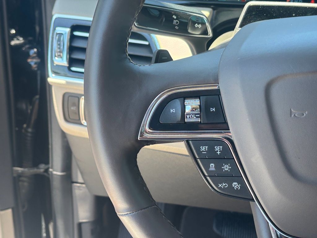 Used Car 2023 Lincoln Navigator  Reserve For Sale Under $70,000 In Austin, Texas