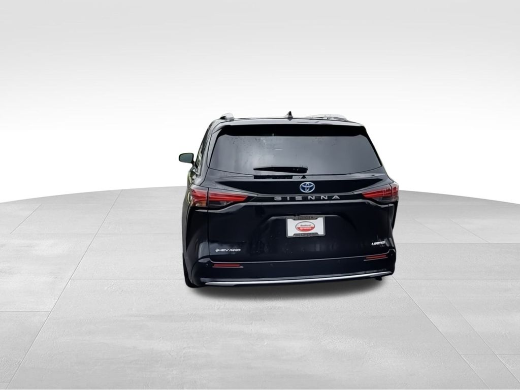 Thumbnail: 2025 Toyota Sienna - 7
