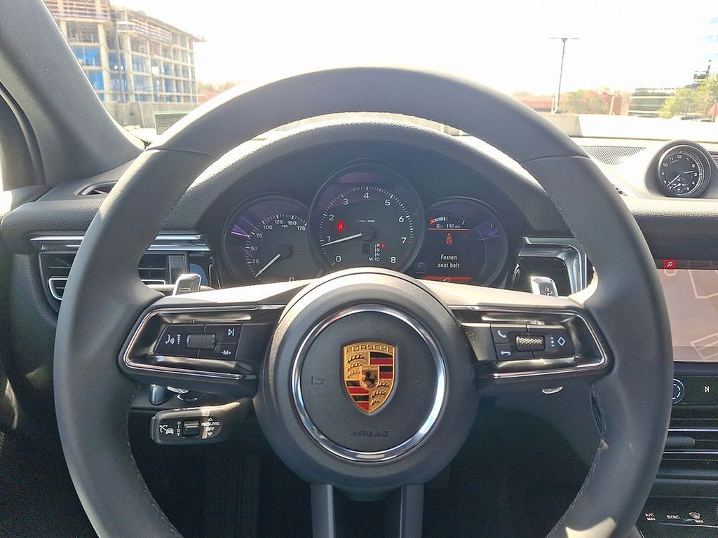 Thumbnail: 2025 Porsche Macan - 23