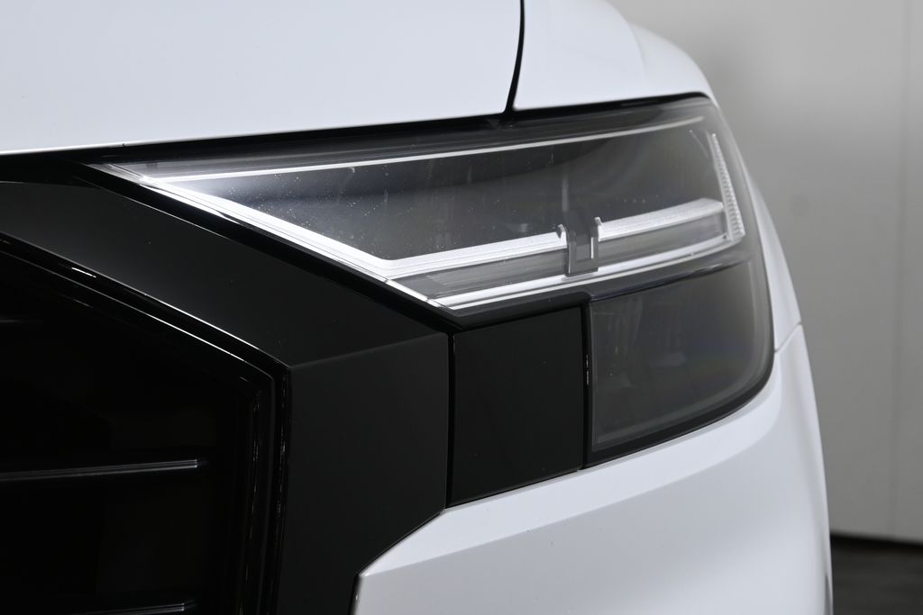 Thumbnail: 2022 Audi Q8 - 11