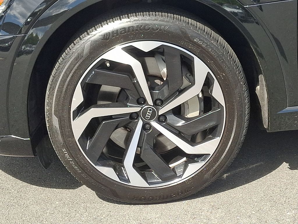 Thumbnail: 2024 Audi Q8 e-tron - 8