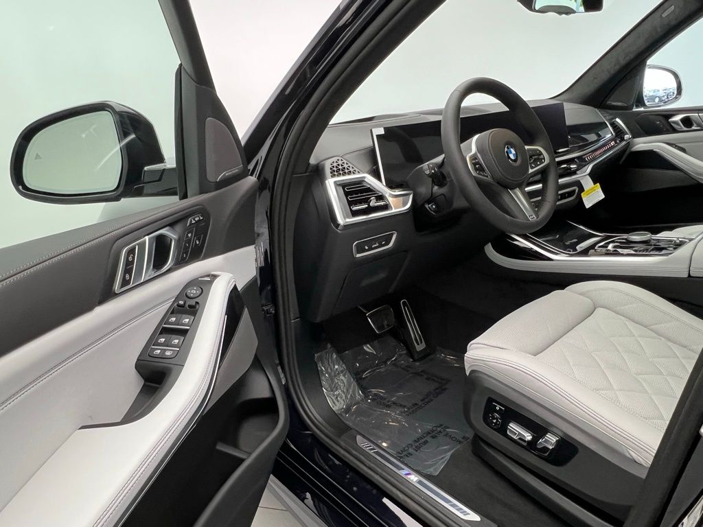 Thumbnail: 2026 BMW X7 - 23