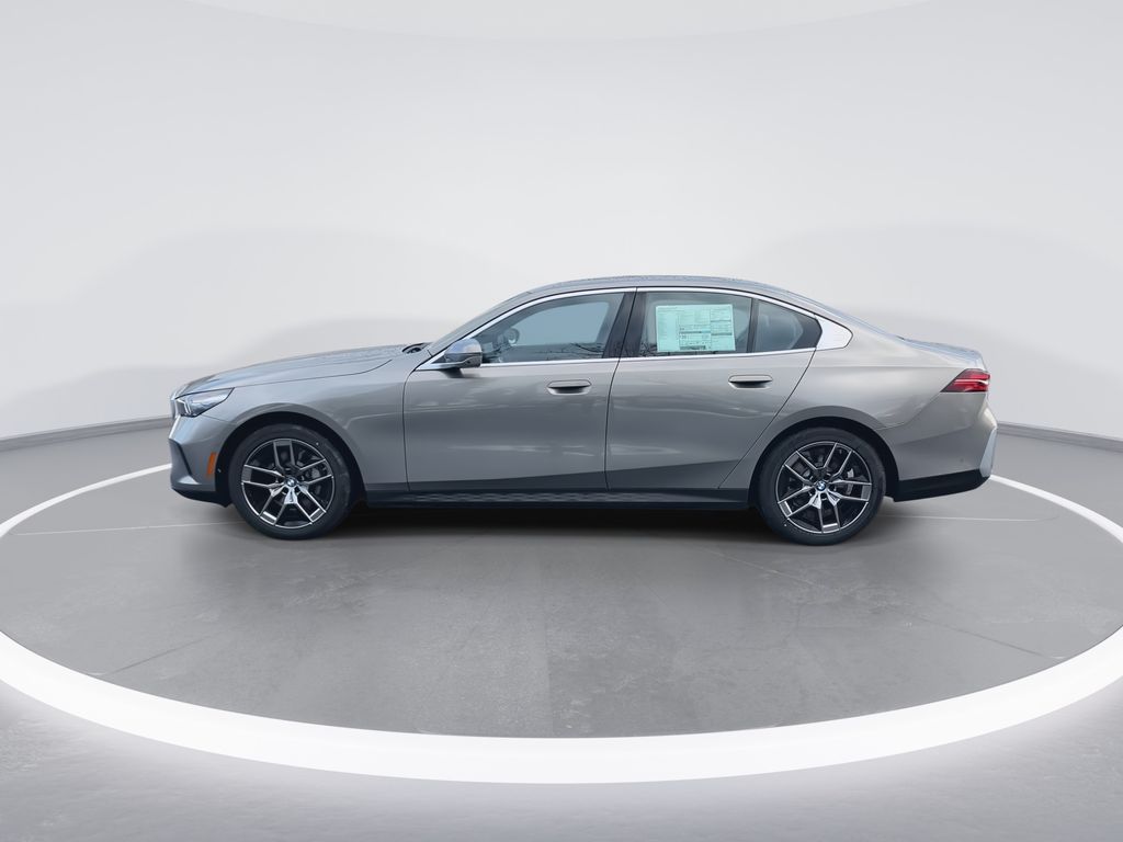 Thumbnail: 2026 BMW 5 Series - 5
