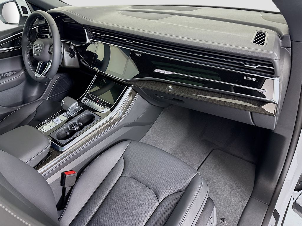 Thumbnail: 2026 Audi Q8 - 19