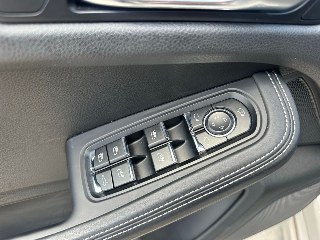 Thumbnail: 2023 Porsche Macan - 21