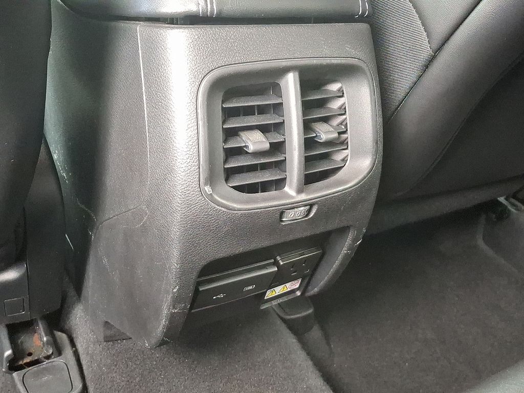 Thumbnail: 2019 Jeep Cherokee - 11