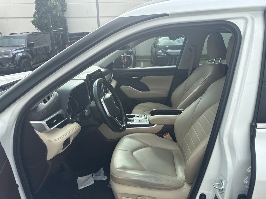 2022 Toyota Highlander Hybrid XLE Beige at Westside Lexus