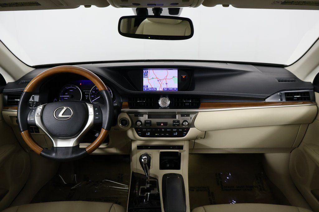 Thumbnail: 2013 Lexus ES - 8