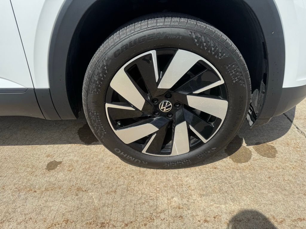 Used 2025 Volkswagen Atlas Cross Sport SUV