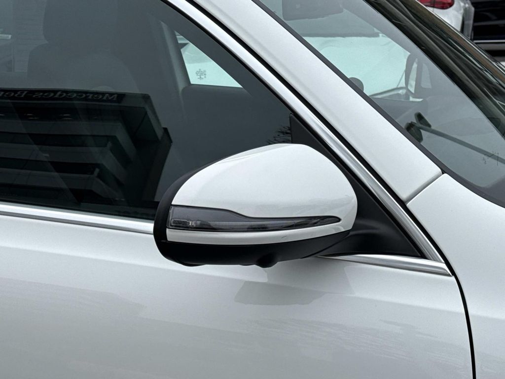 Thumbnail: 2022 Mercedes-Benz GLB - 19