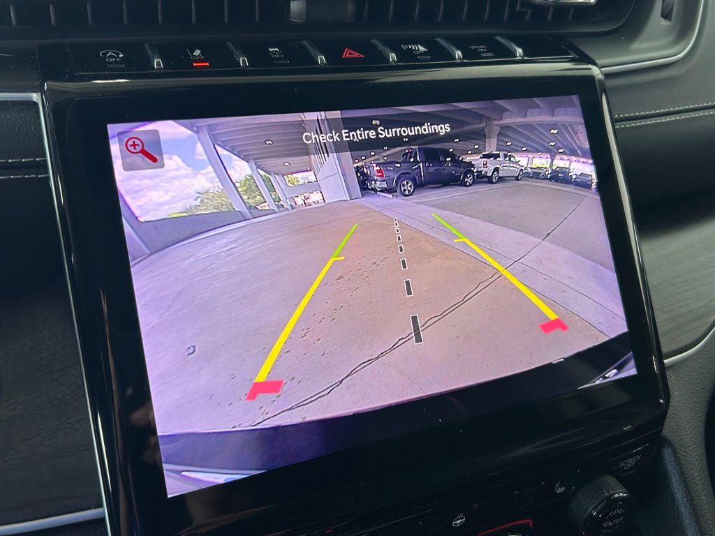 Used 2023 Diamond Black Crystal Pearlcoat Jeep Limited image 10