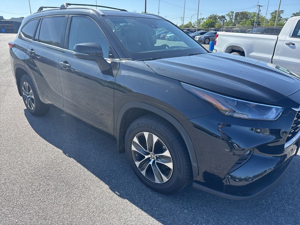 Midnight Black Metallic 2023 Toyota Highlander XLE AWD SUV / Crossover All-Wheel Drive Automatic